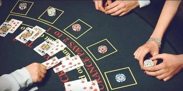 Cách tiến hành một ván bài blackjack điển hình