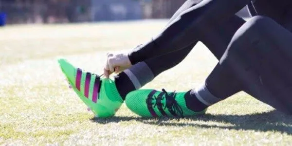 Một số lỗi phổ biến thường gặp trong cách buộc dây giày đá bóng