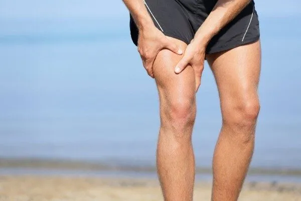 Cách chữa căng cơ khi đá bóng giảm đau và phục hồi nhanh