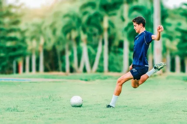 Lợi ích, vai trò khi thành thạo kỹ thuật đá bóng bằng lòng bàn chân