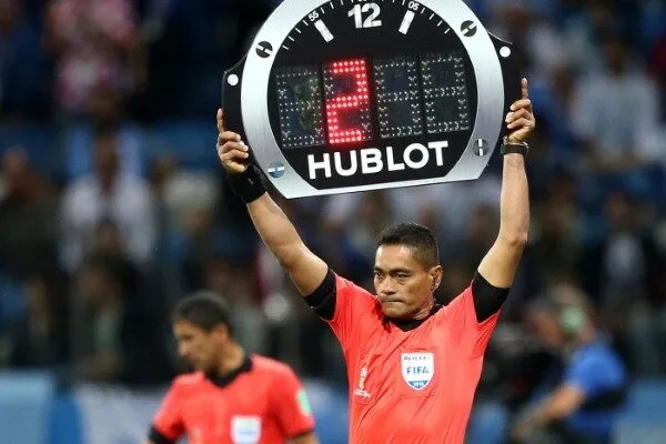 Thời gian thi đấu theo luật bóng đá 11 người