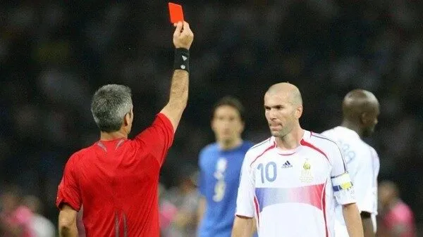 Zidane nhận thẻ đỏ trong trận chung kết World Cup 2006